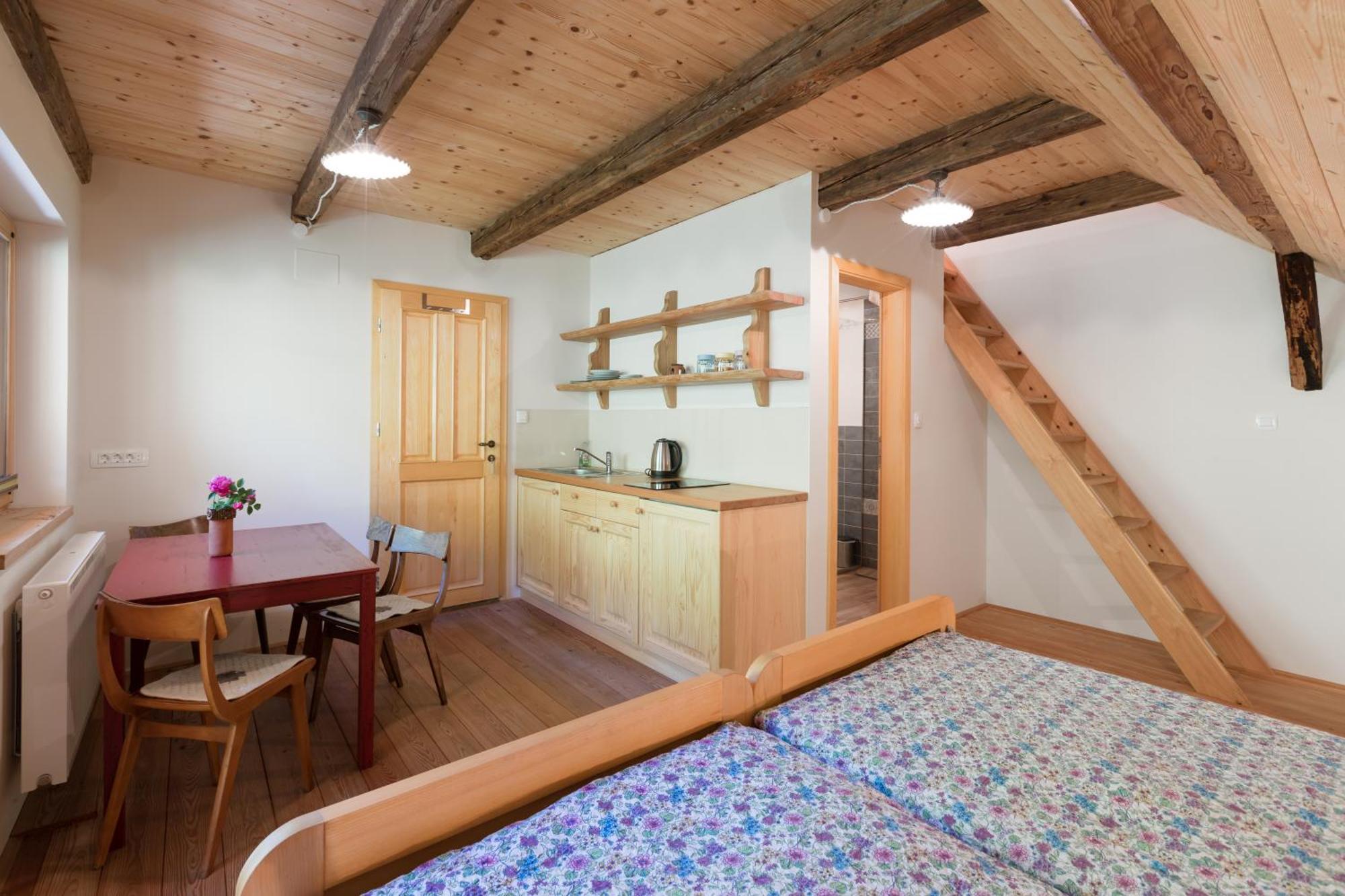 Homestead Farm Tesnak Гореня Вас Номер фото